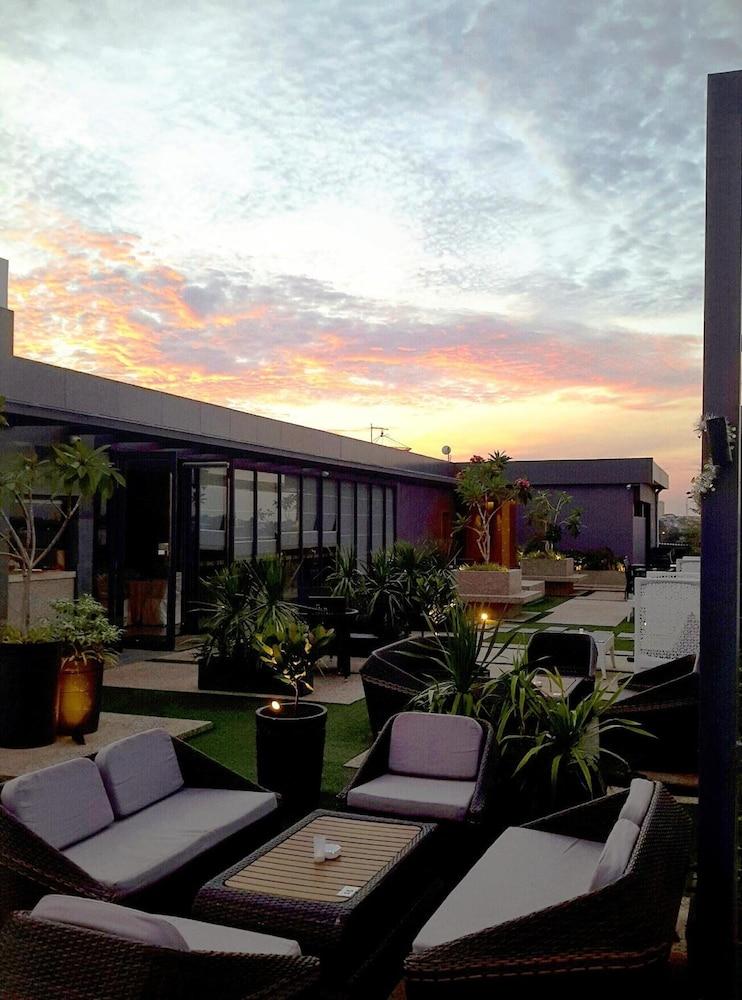 Eska Hotel Batam Exterior photo